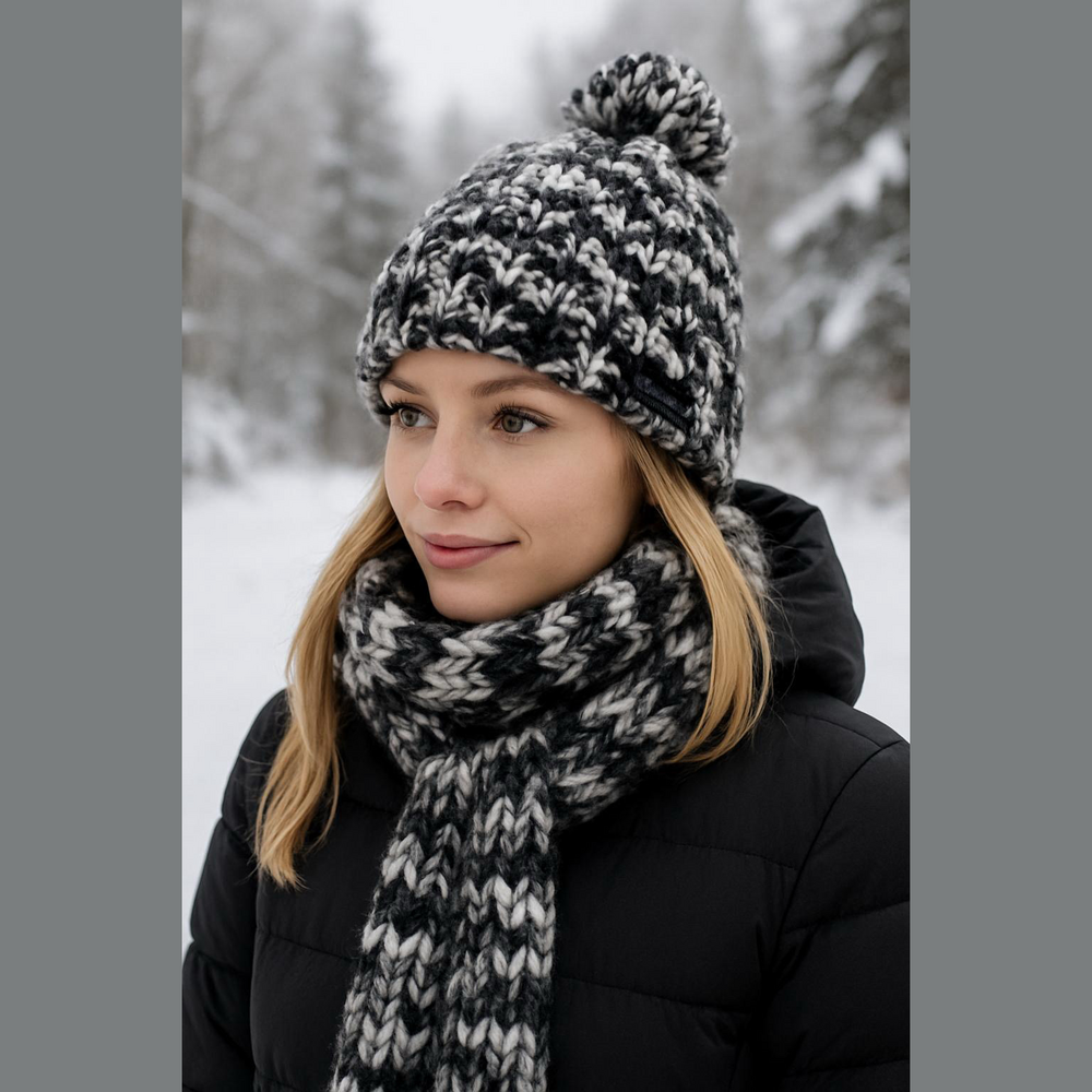 NWOT Columbia Black Grey & White Winter Fleece Lined Pom Pom Hat